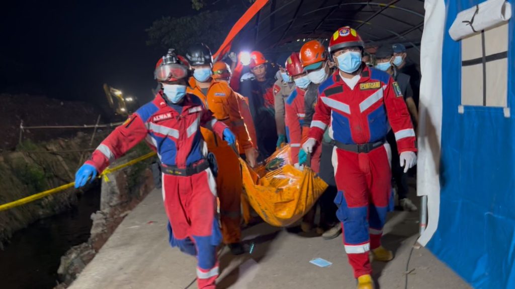 Operasi SAR Pencarian Korban TPA Bantargebang Resmi Ditutup